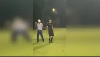 Honduras: Árbitro saca pistola en un partido de fútbol para defenderse de hinchas. Foto: Captura