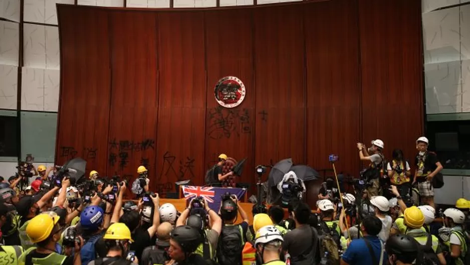 Hong Kong: al menos 15 detenidos por la invasión al Parlamento y protestas. Foto: EFE