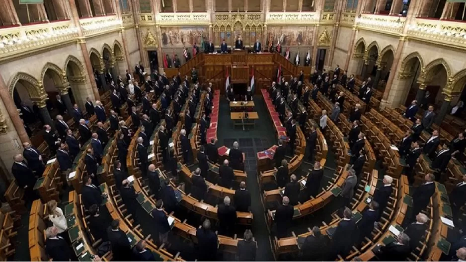 Hungría: Parlamento aprueba ley que impide adopción por parejas homosexuales. Foto: EFE