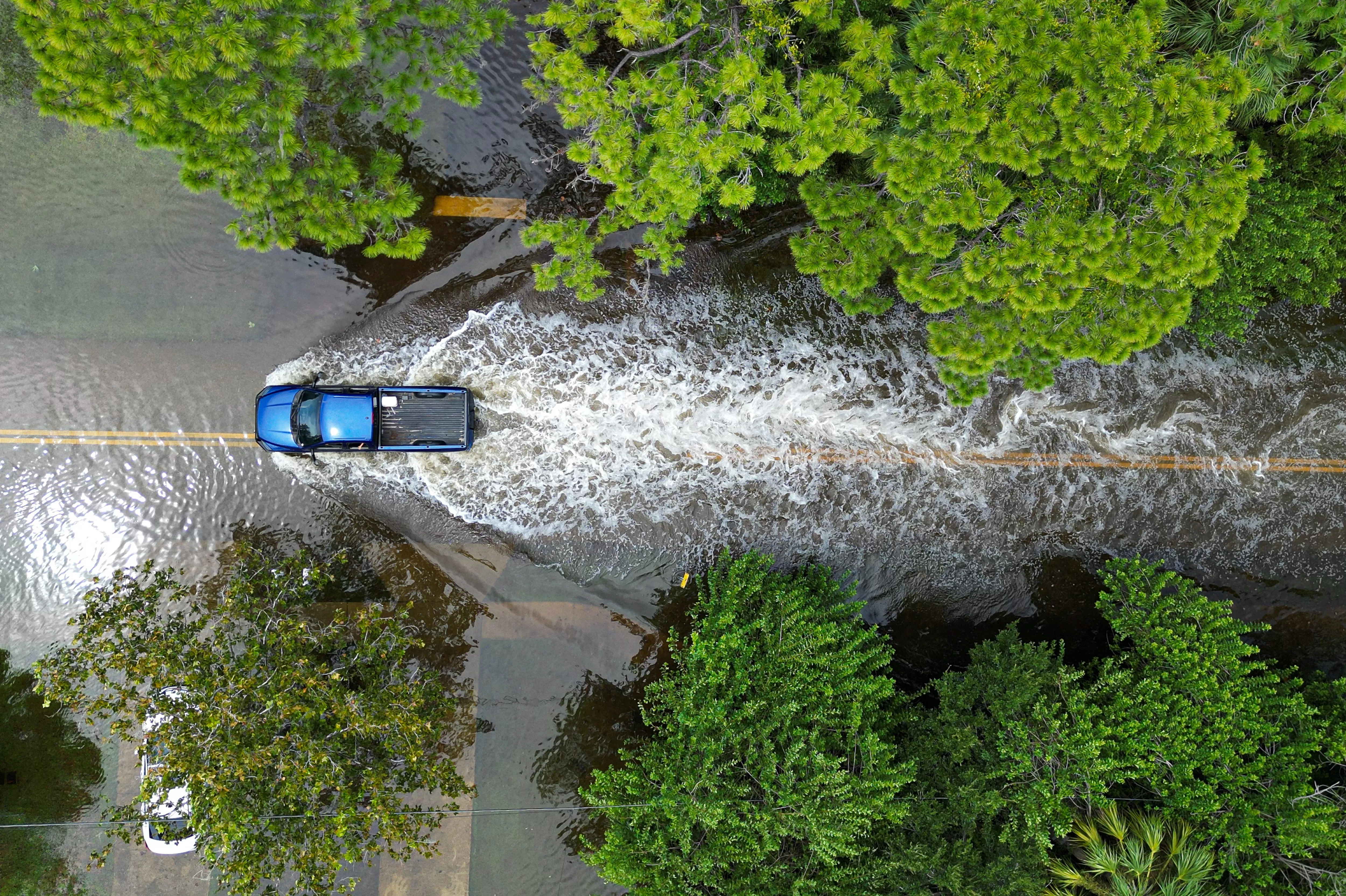 Fuertes imágenes de las inundaciones y destrozos que dejó tras su paso por Florida / Foto: AFP