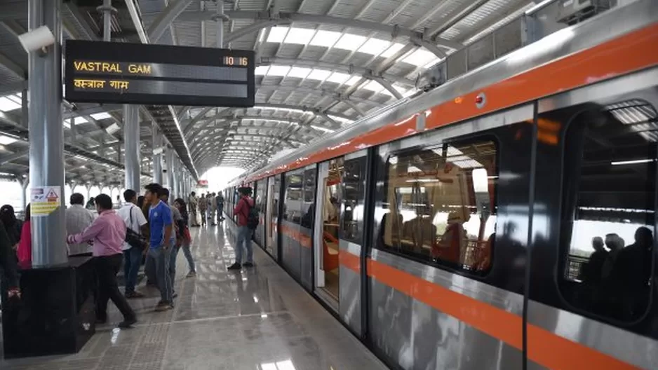 India: 3 jóvenes mueren atropellados por tren cuando se hacían un selfie en las vías. Foto: AFP/referencial