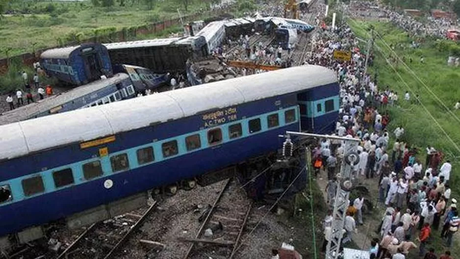 India: Al menos 40 muertos dejó un choque de trenes