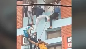 Momentos de pánico y desesperación en la India tras incendio en un centro de entrenamiento. / Video: Canal N