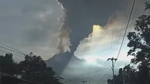 Indonesia: Más de 1200 evacuados por la erupción del volcán Lewotobi - Foto y video: Canal N