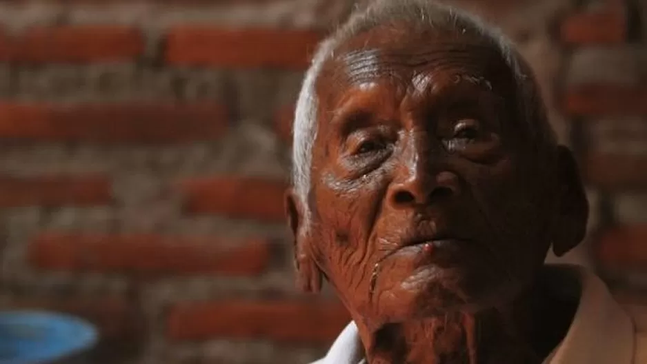 Mbah Gotho, un hombre nativo de la isla Java, en Indonesia que tiene 145 años. (Vía: Twitter)