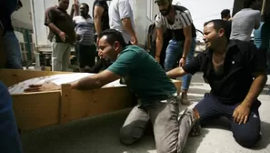 Este hombre perdió a cinco miembros de su familia por el atentado del EI en Bagdad. Foto: AFP.