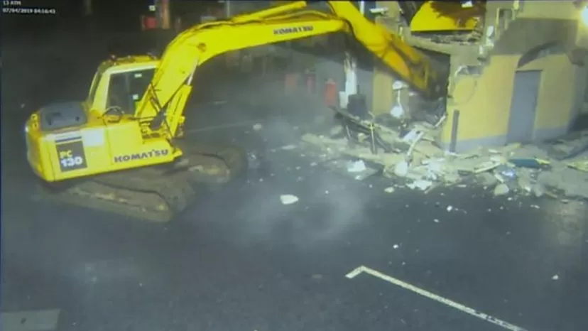 Irlanda del Norte: ladrones usaron excavadora para robar un cajero automático