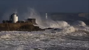 Tres muertos y miles sin electricidad por tormenta en Irlanda. Video: AFP