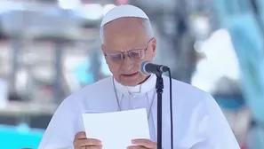 El papa León XIV vivió un emotivo encuentro con migrantes en las islas Canarias. El pontífice arrojó un ramo de flores al mar en homenaje a los que fallecieron cruzando en balsas y pidió ayudar a los más necesitados. Video: Canal N