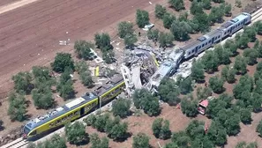 Varias unidades de emergencia del cuerpo de bomberos y ambulancias están en la zona / Foto: EFE