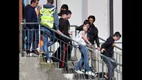 Estudiantes regresaban de una excursión cuando el conductor cambió de rumbo y los tomó como rehenes. Foto: EFE