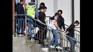 Estudiantes regresaban de una excursión cuando el conductor cambió de rumbo y los tomó como rehenes. Foto: EFE