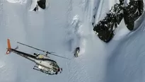 Helicóptero se estrella en medio de la nieve. (Vía: Twitter)