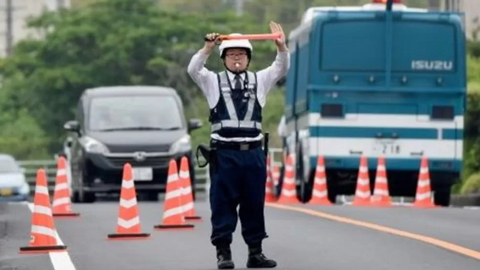 Autoridades se aproximan al bosque donde desapareció. (Vía: Twitter) Autoridades se aproximan al bosque donde desapareció. (Vía: Twitter)