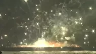 Japón: Momento en el que barcos pirotécnicos se incendian