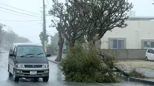 R&aacute;fagas de viento del tif&oacute;n alcanzaron los 215 km/h. (Foto: EFE/Video: AFP)