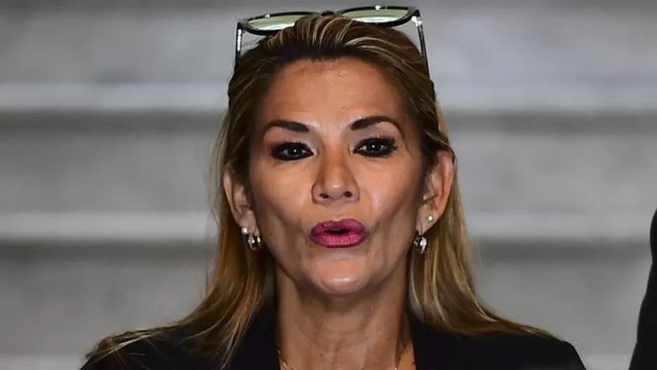 Jeanine &Aacute;&ntilde;ez, quien asumi&oacute; la Presidencia interina de Bolivia, dijo que Evo Morales &quot;se fue porque no se atrev&iacute;a&quot; a responderle al pa&iacute;s. Foto: AFP