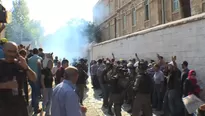 Incidentes entre palestinos y policía israelí en sitios sagrados. Video: AFP