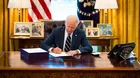 Joe Biden firma plan de estímulo económico para Estados Unidos por $1.9 billones