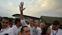 &quot;Estamos aqu&iacute; precisamente porque las fuerzas armadas tambi&eacute;n participaron en este proceso&quot;, se&ntilde;al&oacute; Guaid&oacute;. Foto: AFP