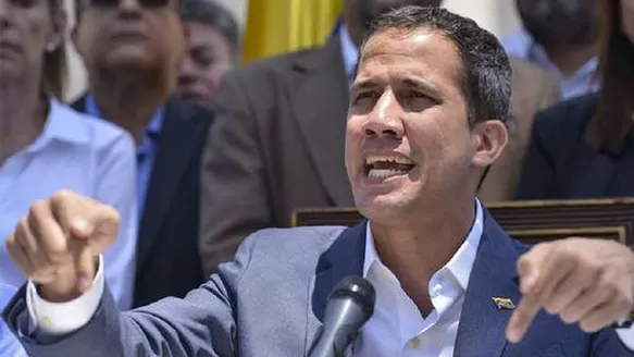 El TSJ considera como desacato el hecho de que Guaidó hizo una gira por Sudamérica cuando tenía impedimento de salida de país. Foto: AFP