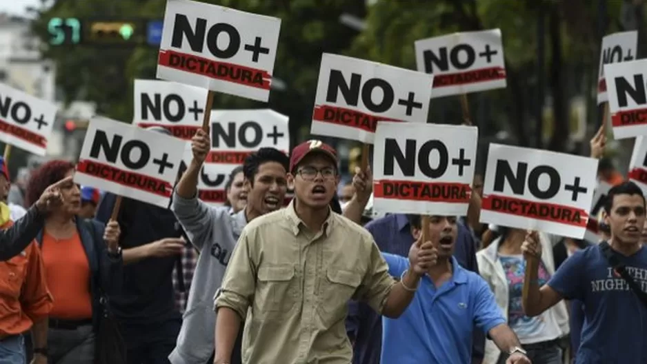 Guaid&oacute; y miles de seguidores llamaron este mi&eacute;rcoles en las calles a los militares a permitir la entrada de ayuda humanitaria y a desconocer al mandatario Nicol&aacute;s Maduro. (Foto: EFE)