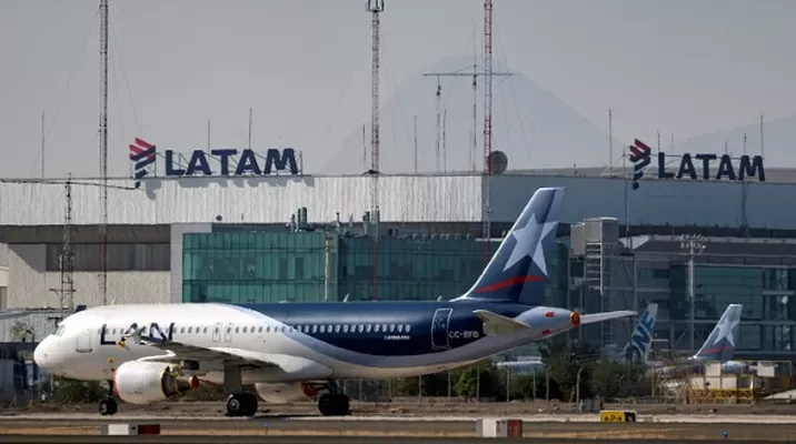 Latam anuncia cese de operaciones por tiempo indeterminado de filial en Argentina por coronavirus. Foto: AFP referencial Latam anuncia cese de operaciones por tiempo indeterminado de filial en Argentina por coronavirus. Foto: AFP referencial