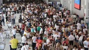 Venezolanos votan desde Miami en el plebiscito contra Maduro. Foto: miamiherald.com