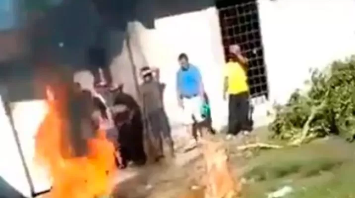 México: Queman vivo al presunto violador y asesino de una niña en Chiapas. Foto: Captura México: Queman vivo al presunto violador y asesino de una niña en Chiapas. Foto: Captura