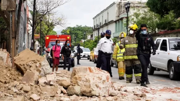 M&eacute;xico eleva a 10 las muertes por el terremoto y ajusta a 7.4 su magnitud. Foto: EFE