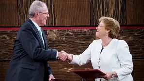 Presidentes Pedro Pablo Kuczynski (Perú) y Michelle Bachelet (Chile). Foto: AFP