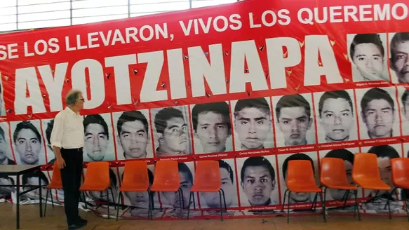 Miles de personas protestan en México a cinco meses del crimen de 43 estudiantes