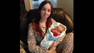 Sof&iacute;a y su bebe en casa