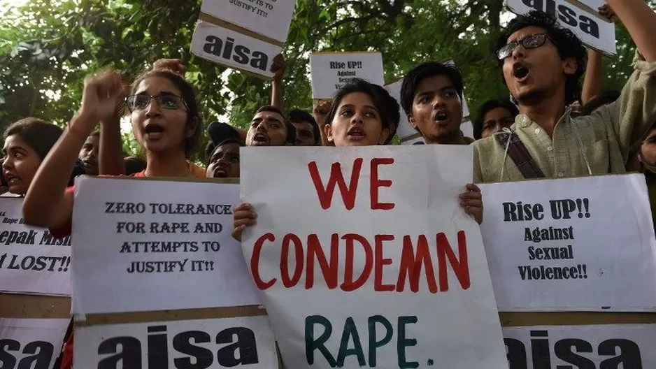 Estudiantes protestan en contra de la violencia contra la mujer en India. (V&iacute;a: AFP)