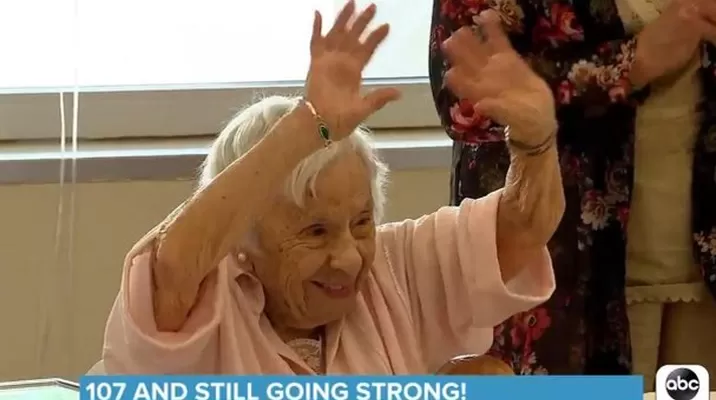 Mujer que cumplió 107 años dice que el secreto de su longevidad es que nunca se caso. Foto: ABC Mujer que cumplió 107 años dice que el secreto de su longevidad es que nunca se caso. Foto: ABC