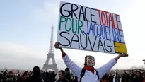 Esta foto de archivo tomada el 10 de diciembre de 2016 muestra al manifestante francés Jean-Baptiste Redde, también conocido como Voltuano asistiendo a una manifestación para pedir la liberación de Jacqueline Sauvage. (Vía: AFP)