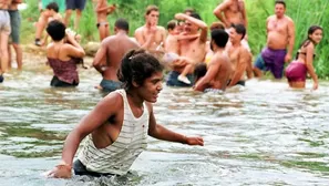 Una joven campesina cubana penetra en las aguas de un rio en la localidad de Bauta, unos 35 km al oeste de La Habana. (Vía: AFP)