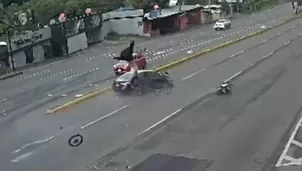 El terrible accidente fue captado por las cámaras de seguridad. / Video: Canal N