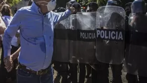 Nicaragua: Policía acorrala a periodistas al cubrir registro de las oficinas del diario Confidencial. Foto referencial: AFP