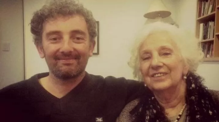 El nieto de Estela de Carlotto difunde primera foto junto a su abuela El nieto de Estela de Carlotto difunde primera foto junto a su abuela