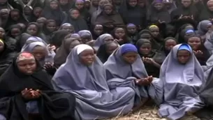 Captura de pantalla de un video del grupo islamista Boko Haram. (Vía. AFP)