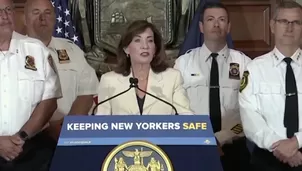 Nueva York promulgó norma que prohíbe a la policía local colaborar con el ICE en deportaciones de civiles de la administración Trump. La gobernadora advierte sanciones a agencias que incumplan. Video: Canal N