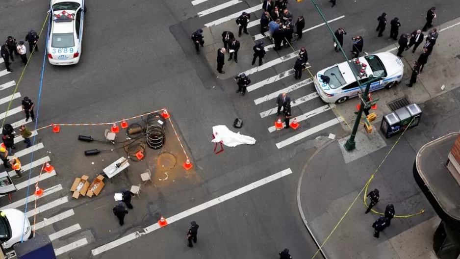 Autoridades se aproximaron a la escena del crimen. (Vía: ABC News)