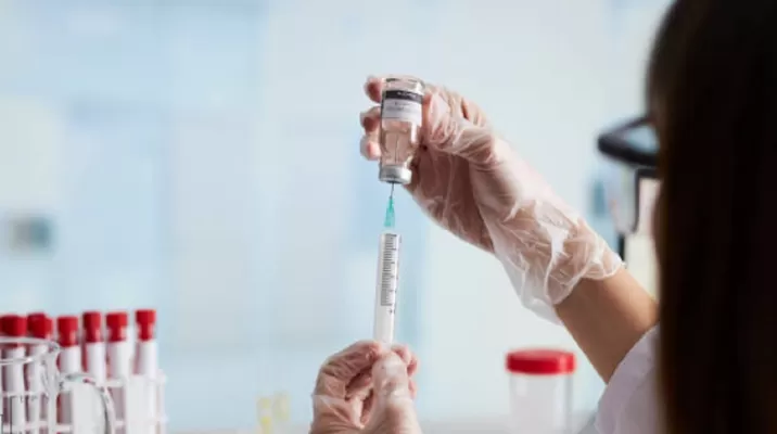 OMS advierte que los casos de COVID-19 no bajarán tras las primeras vacunaciones. Foto: iStock referencial OMS advierte que los casos de COVID-19 no bajarán tras las primeras vacunaciones. Foto: iStock referencial