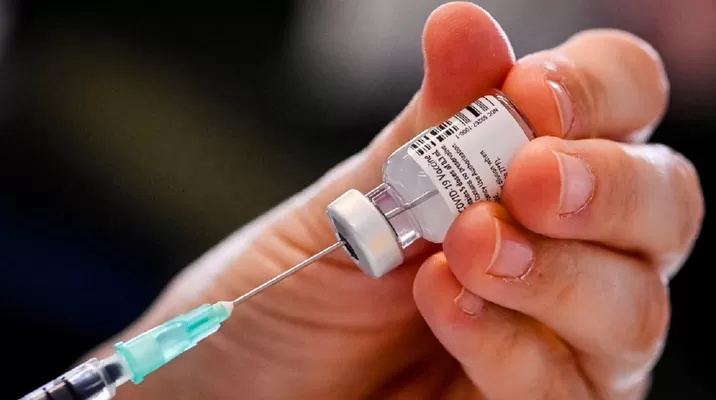 OMS: La aparición de variantes del coronavirus no significa que haya que reconsiderar efectos de las vacunas. Foto: AFP referencial OMS: La aparición de variantes del coronavirus no significa que haya que reconsiderar efectos de las vacunas. Foto: AFP referencial
