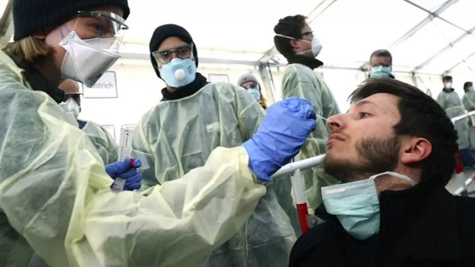 OMS: Posibilidad de que asintomáticos puedan transmitir menos el coronavirus no ha quedado demostrada. Foto: AFP