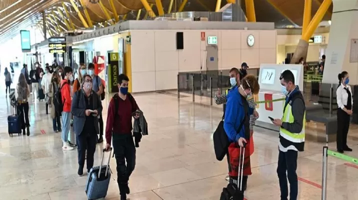 OMS subraya que no debe exigirse una vacuna contra la COVID-19 a los viajeros internacionales. Foto: EFE referencial OMS subraya que no debe exigirse una vacuna contra la COVID-19 a los viajeros internacionales. Foto: EFE referencial