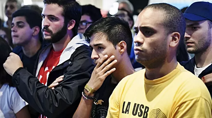 Opositores al gobierno de Maduro esperan resultados electorales. Foto: AFP Opositores al gobierno de Maduro esperan resultados electorales. Foto: AFP