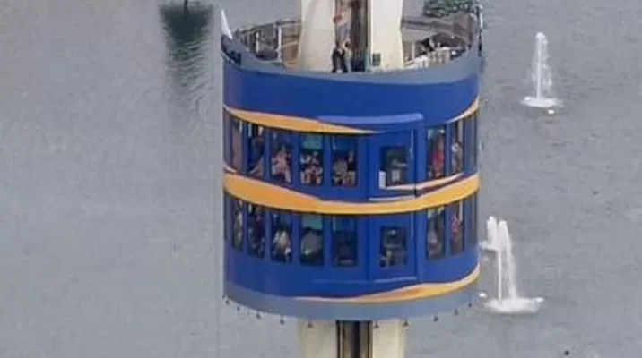 La torre en la que se registró el accidente, fue inaugurada en 1973 y tiene unos 400 pies de altura. Foto: CNN La torre en la que se registró el accidente, fue inaugurada en 1973 y tiene unos 400 pies de altura. Foto: CNN