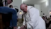 Papa Francisco le lavó los pies a jóvenes reclusos con ocasión del Jueves Santo / Fuente: Canal N